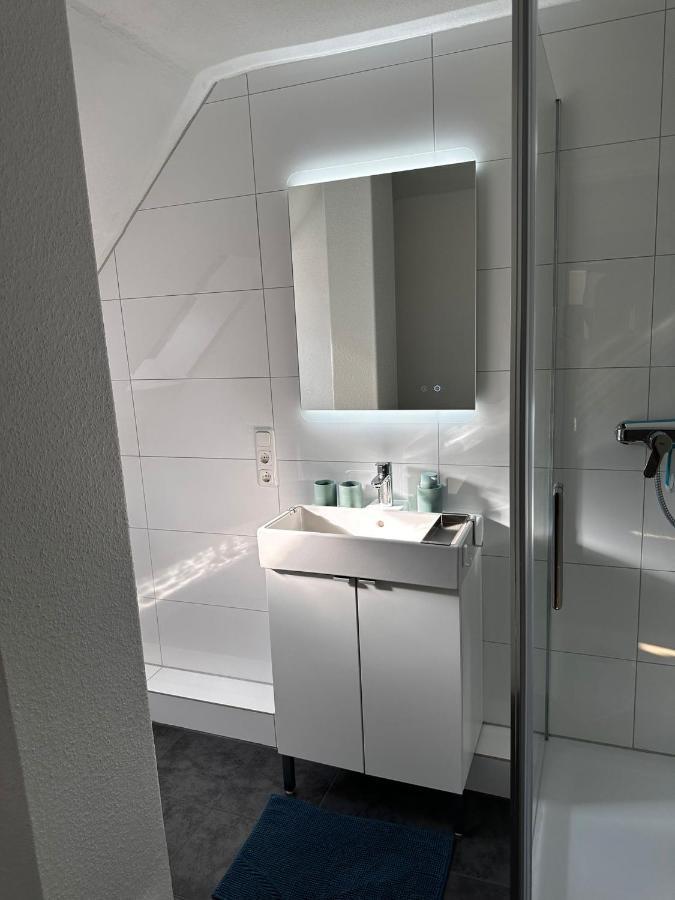 A&V Apartments Gemuetliche Rheinblick Wohnung Apt Daisy Duisburgo Exterior foto